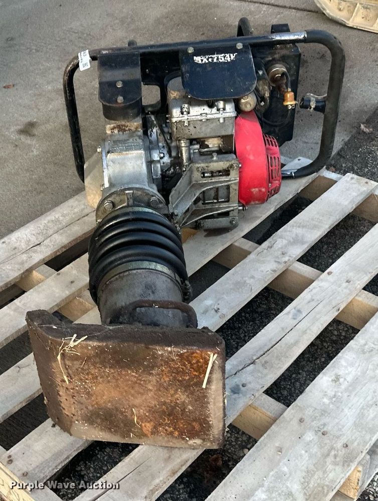 image for item EN2563 2002 Ingersoll-Rand RX754H plate compactor