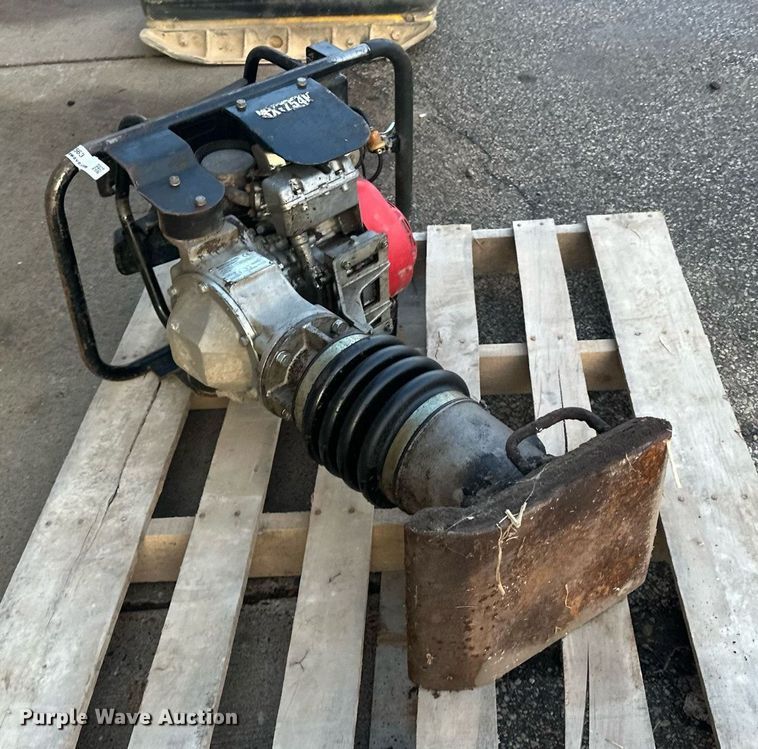 image for item EN2563 2002 Ingersoll-Rand RX754H plate compactor