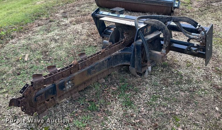 image for item EN2567 2004 Caterpillar  T9B skid steer trencher