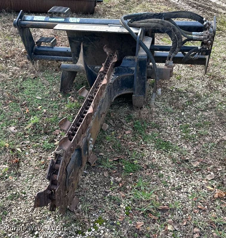 image for item EN2567 2004 Caterpillar  T9B skid steer trencher