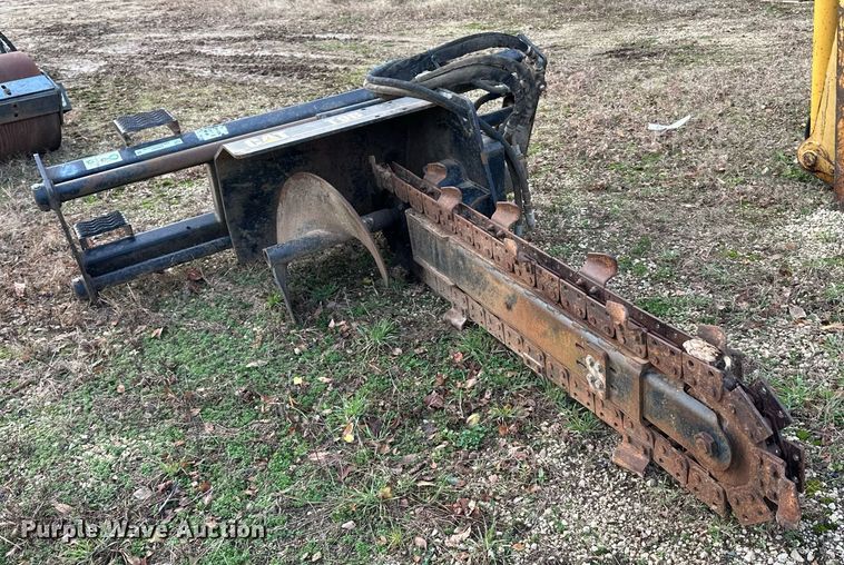 image for item EN2567 2004 Caterpillar  T9B skid steer trencher