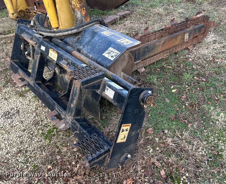 image for item EN2567 2004 Caterpillar  T9B skid steer trencher