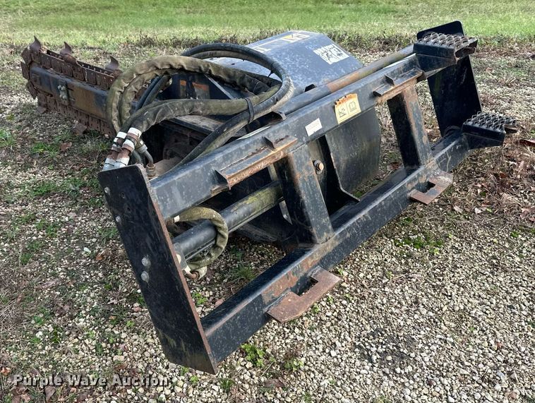 image for item EN2567 2004 Caterpillar  T9B skid steer trencher