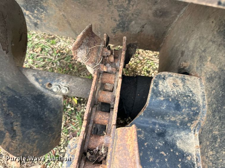 image for item EN2567 2004 Caterpillar  T9B skid steer trencher