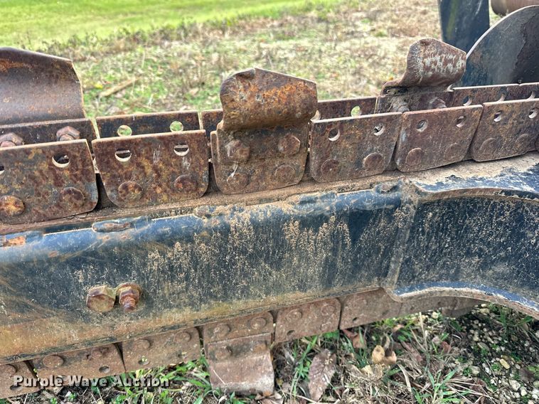 image for item EN2567 2004 Caterpillar  T9B skid steer trencher