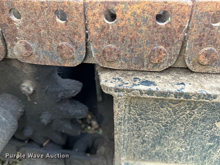 image for item EN2567 2004 Caterpillar  T9B skid steer trencher