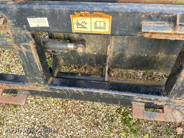image for item EN2567 2004 Caterpillar  T9B skid steer trencher