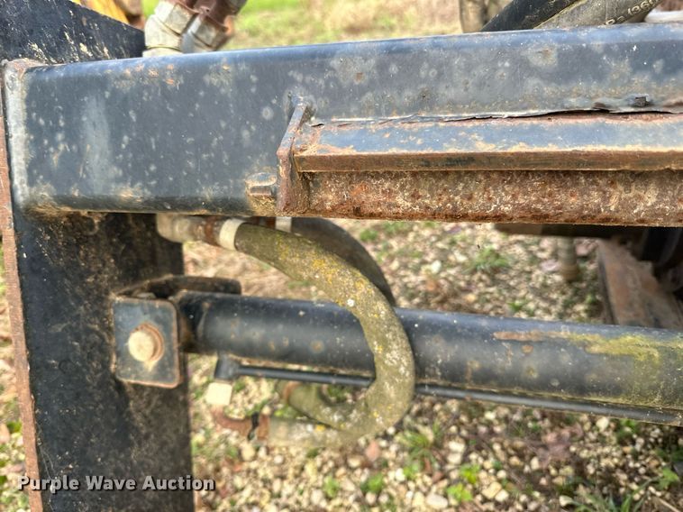 image for item EN2567 2004 Caterpillar  T9B skid steer trencher