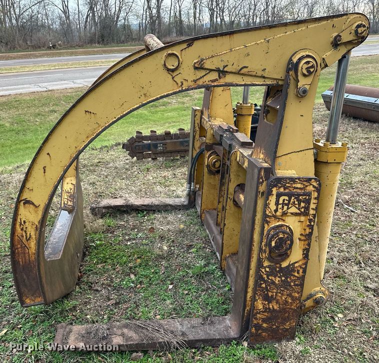 image for item EN2568 Caterpillar  wheel loader grapple forks