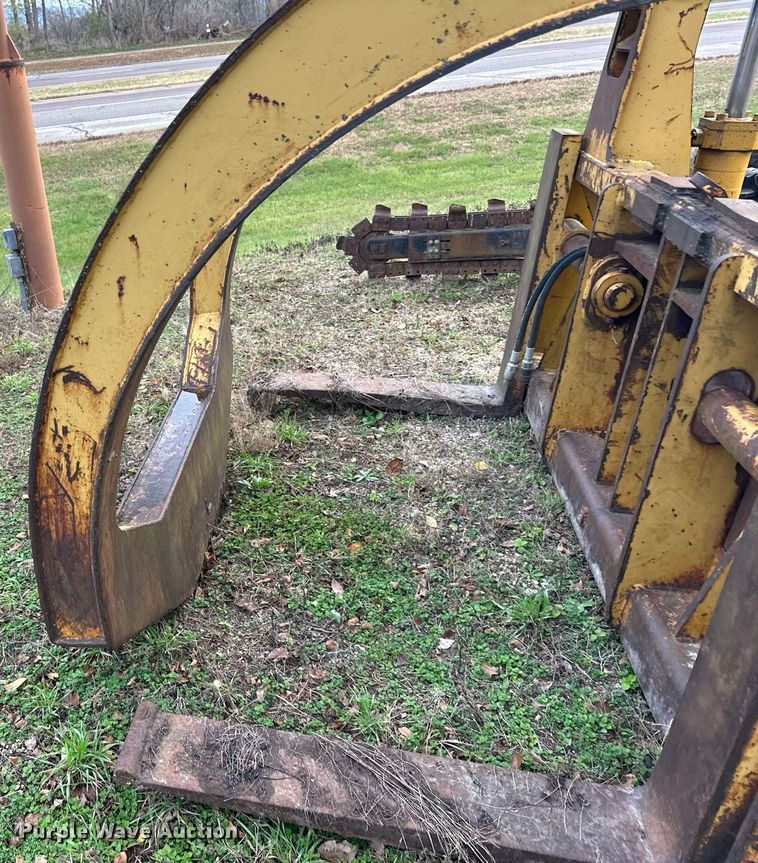 image for item EN2568 Caterpillar  wheel loader grapple forks