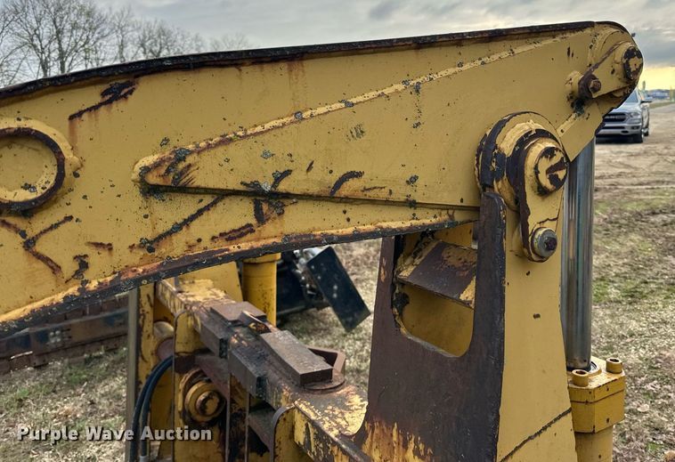 image for item EN2568 Caterpillar  wheel loader grapple forks