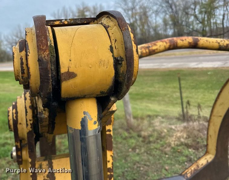 image for item EN2568 Caterpillar  wheel loader grapple forks