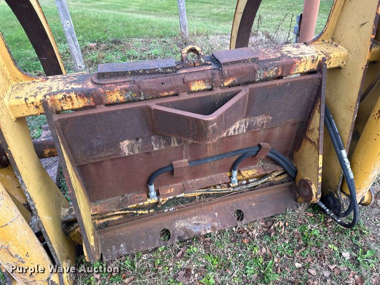 image for item EN2568 Caterpillar  wheel loader grapple forks