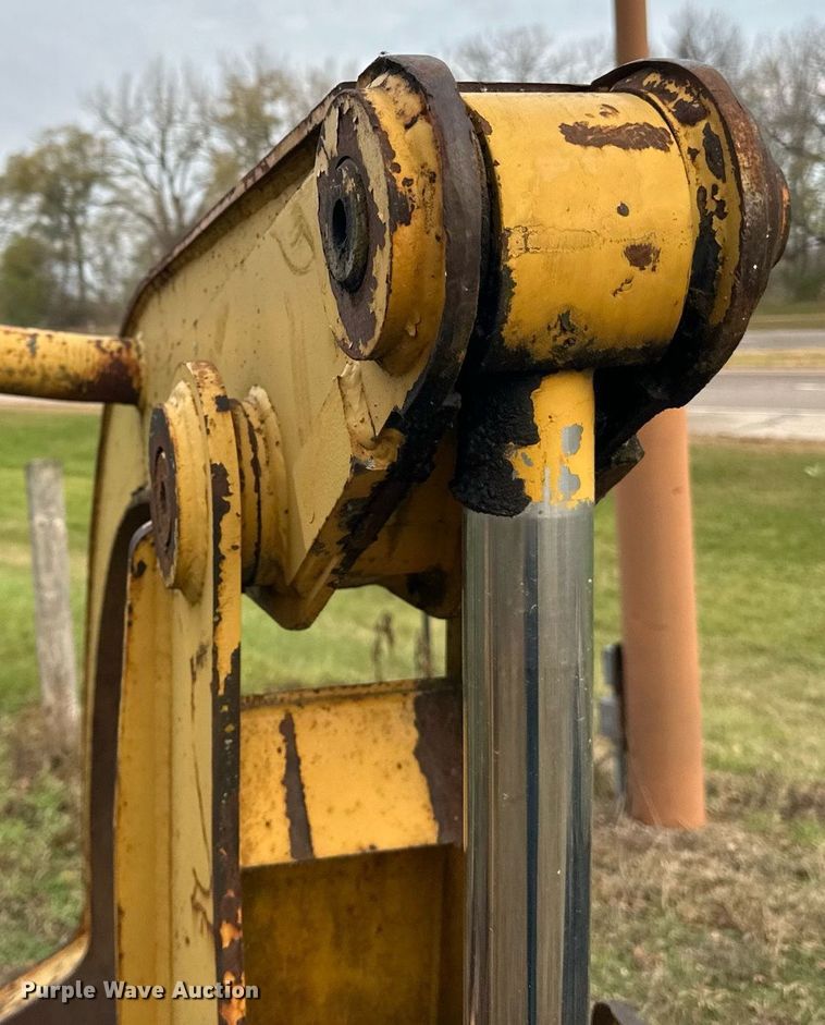 image for item EN2568 Caterpillar  wheel loader grapple forks