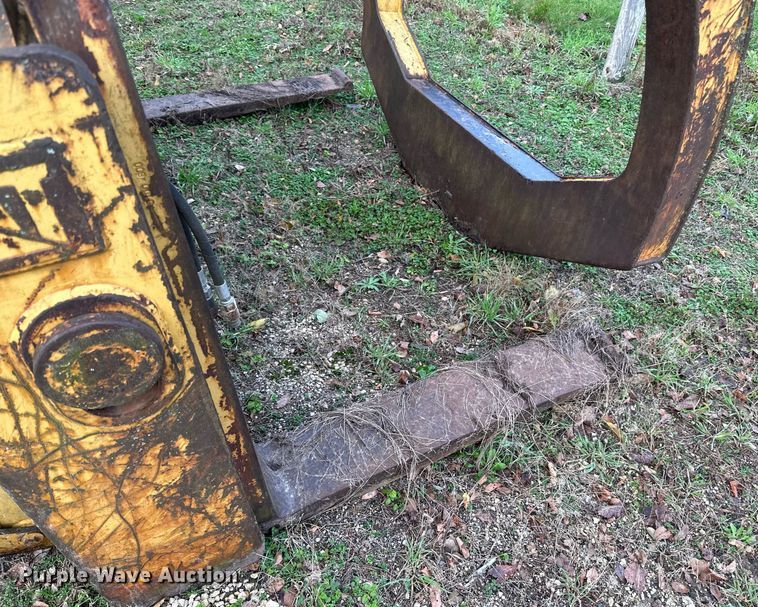 image for item EN2568 Caterpillar  wheel loader grapple forks