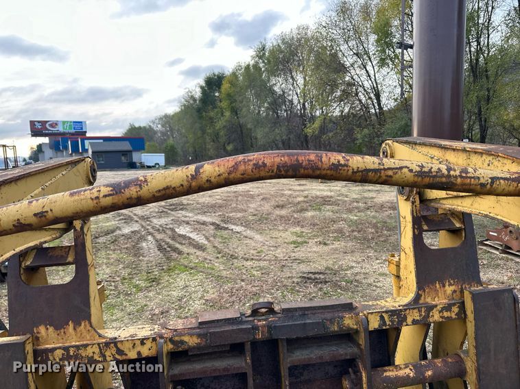 image for item EN2568 Caterpillar  wheel loader grapple forks