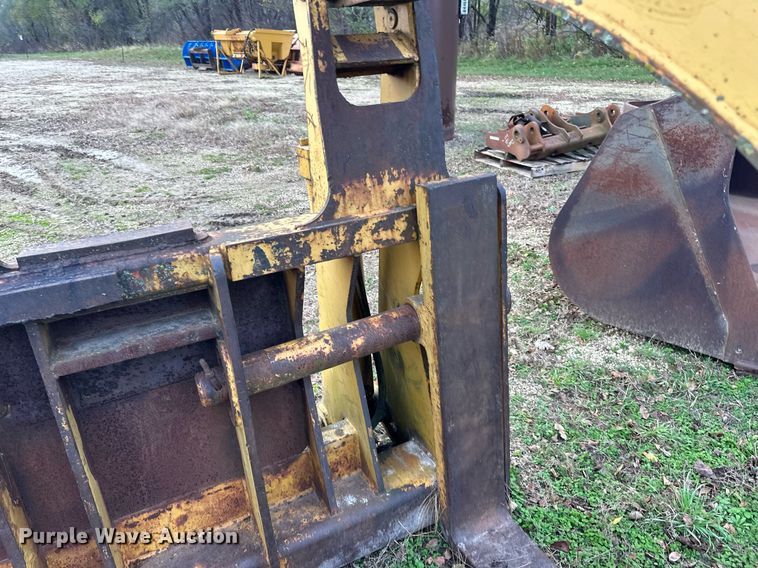 image for item EN2568 Caterpillar  wheel loader grapple forks