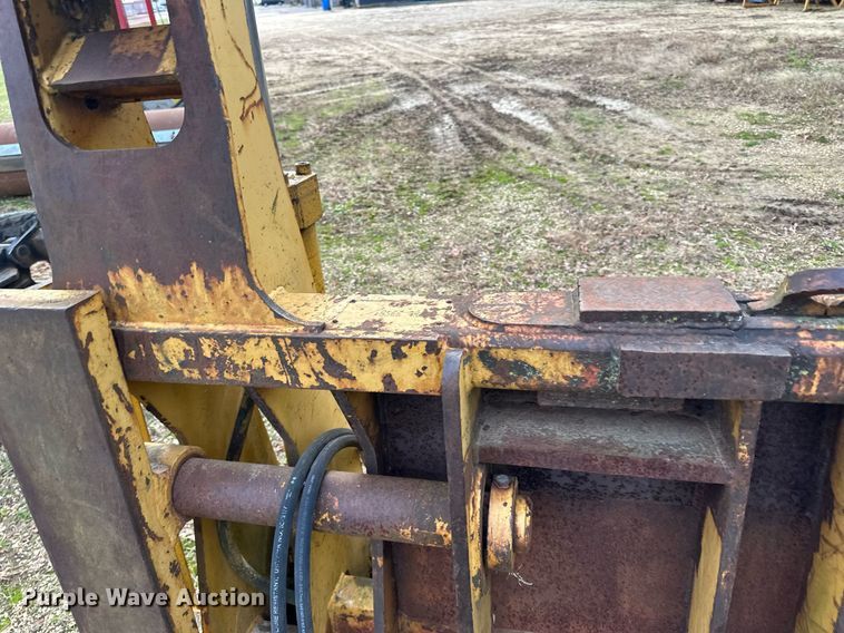 image for item EN2568 Caterpillar  wheel loader grapple forks