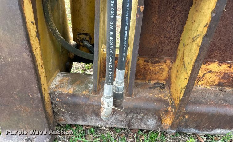 image for item EN2568 Caterpillar  wheel loader grapple forks