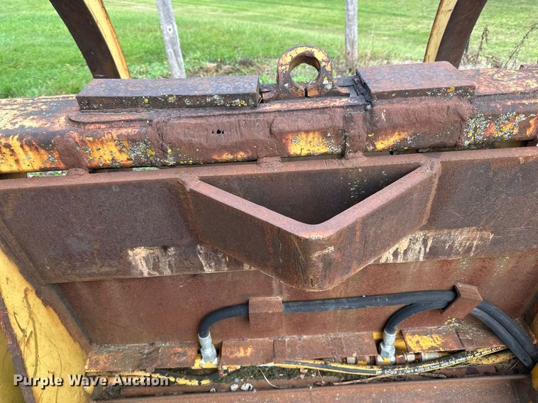 image for item EN2568 Caterpillar  wheel loader grapple forks