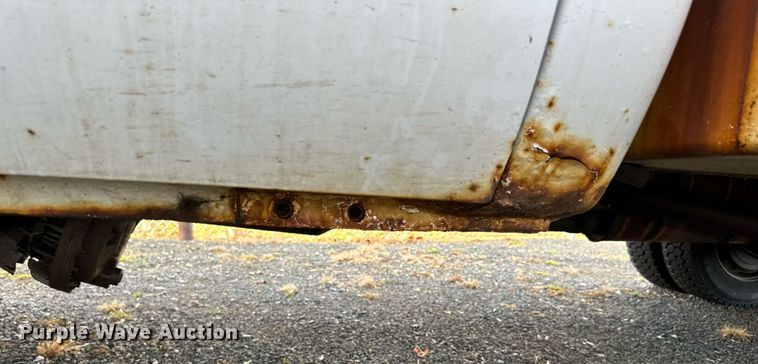 image for item EN2575 2011 Ford  F450 Super Duty XL bucket truck