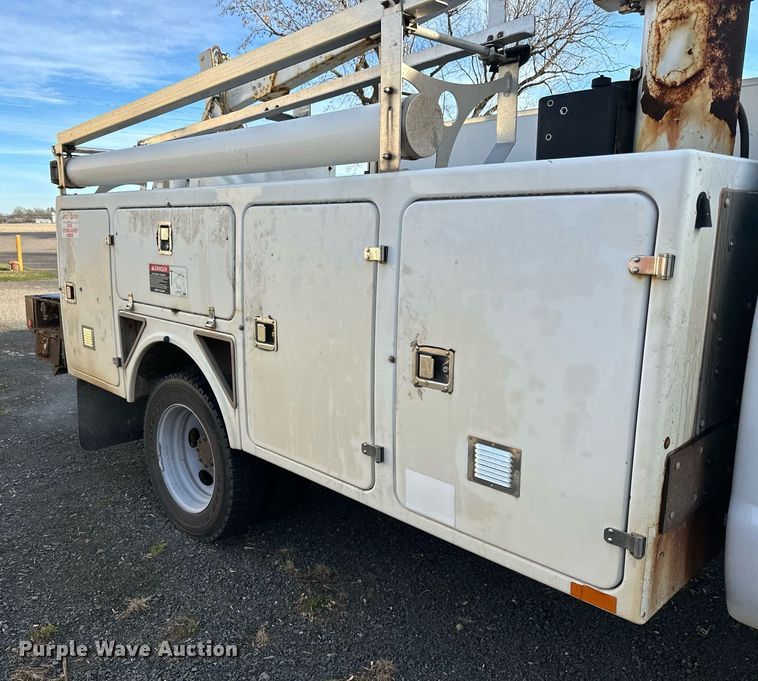 image for item EN2575 2011 Ford  F450 Super Duty XL bucket truck