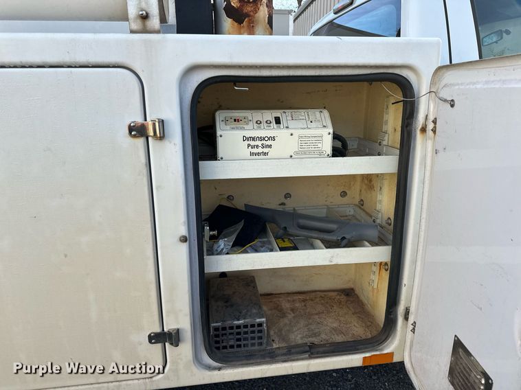 image for item EN2575 2011 Ford  F450 Super Duty XL bucket truck