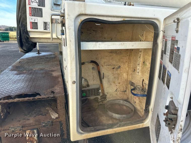 image for item EN2575 2011 Ford  F450 Super Duty XL bucket truck