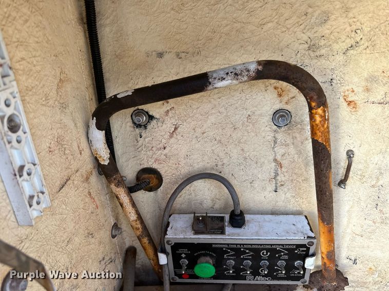 image for item EN2575 2011 Ford  F450 Super Duty XL bucket truck