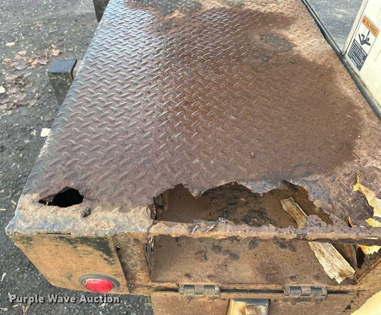 image for item EN2575 2011 Ford  F450 Super Duty XL bucket truck