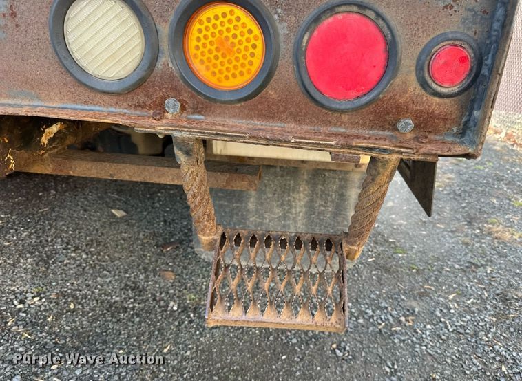 image for item EN2575 2011 Ford  F450 Super Duty XL bucket truck