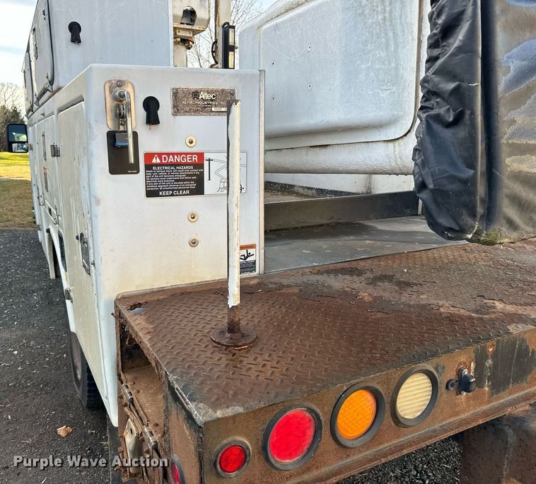 image for item EN2575 2011 Ford  F450 Super Duty XL bucket truck