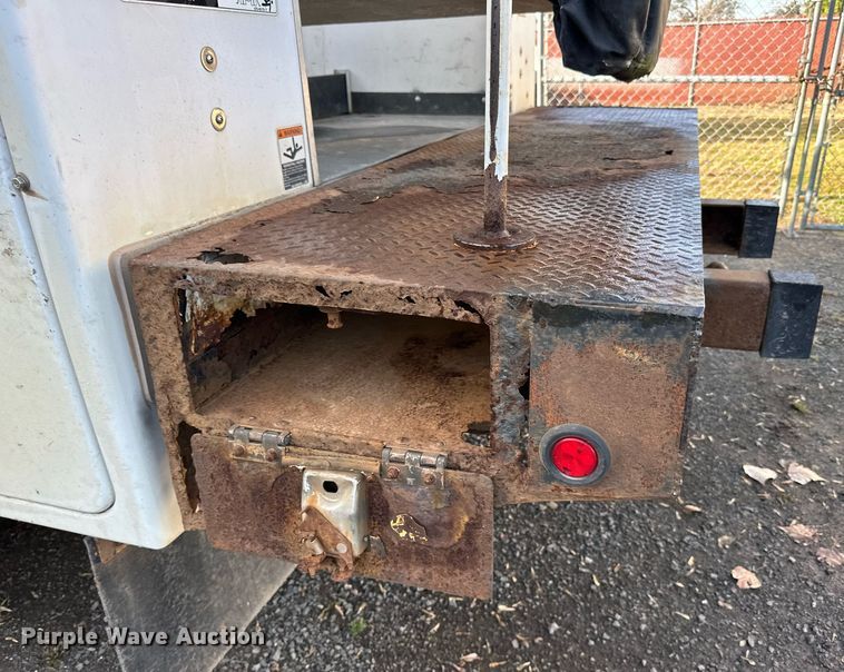 image for item EN2575 2011 Ford  F450 Super Duty XL bucket truck