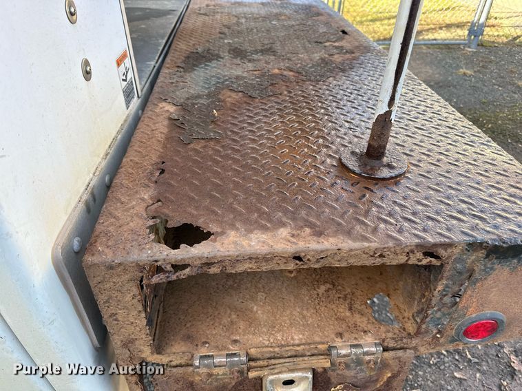 image for item EN2575 2011 Ford  F450 Super Duty XL bucket truck