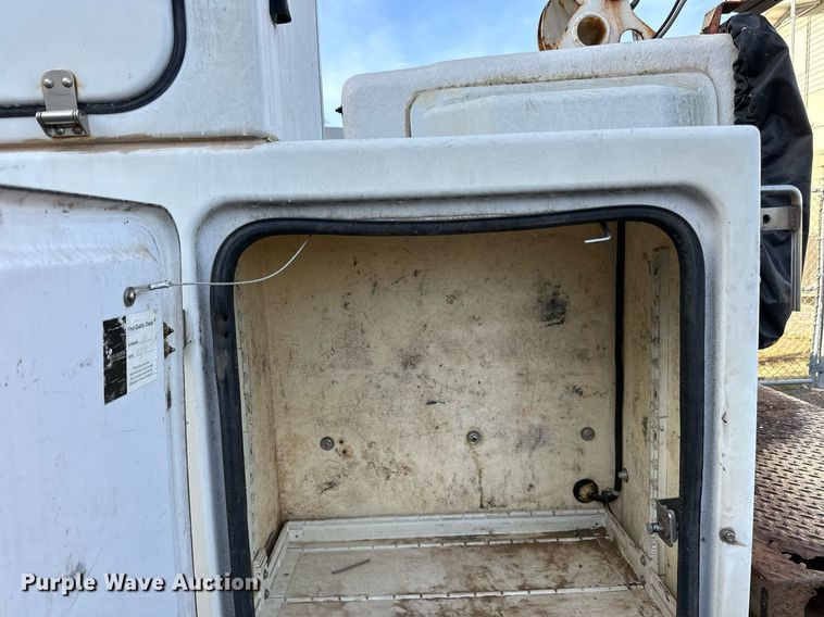 image for item EN2575 2011 Ford  F450 Super Duty XL bucket truck