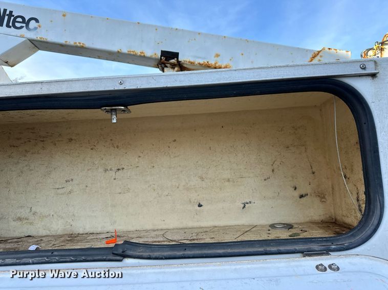 image for item EN2575 2011 Ford  F450 Super Duty XL bucket truck