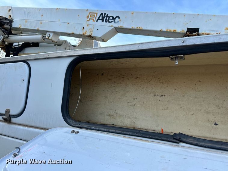 image for item EN2575 2011 Ford  F450 Super Duty XL bucket truck