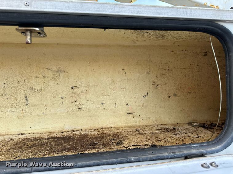 image for item EN2575 2011 Ford  F450 Super Duty XL bucket truck