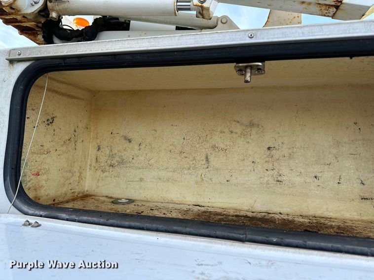 image for item EN2575 2011 Ford  F450 Super Duty XL bucket truck