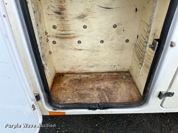 image for item EN2575 2011 Ford  F450 Super Duty XL bucket truck