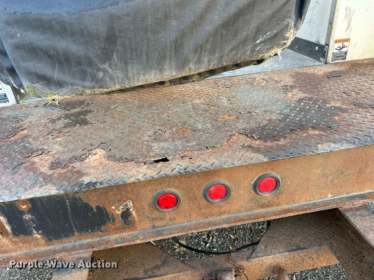 image for item EN2575 2011 Ford  F450 Super Duty XL bucket truck