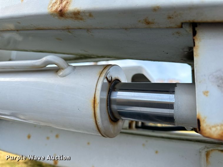 image for item EN2575 2011 Ford  F450 Super Duty XL bucket truck