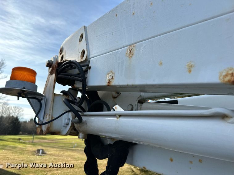 image for item EN2575 2011 Ford  F450 Super Duty XL bucket truck