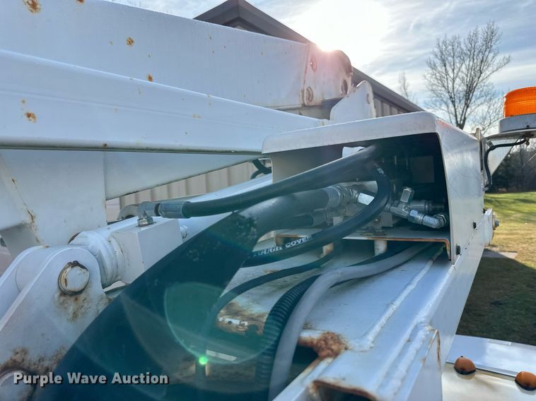 image for item EN2575 2011 Ford  F450 Super Duty XL bucket truck