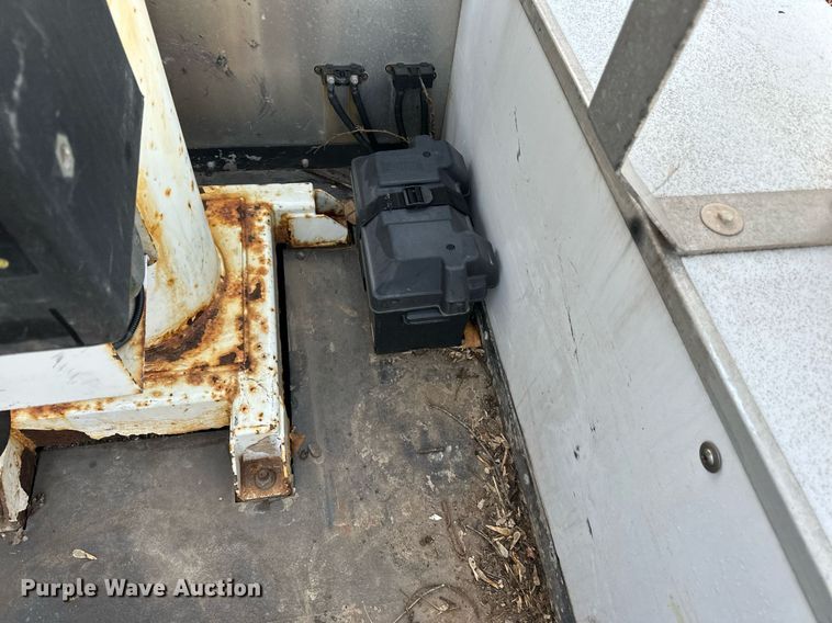 image for item EN2575 2011 Ford  F450 Super Duty XL bucket truck