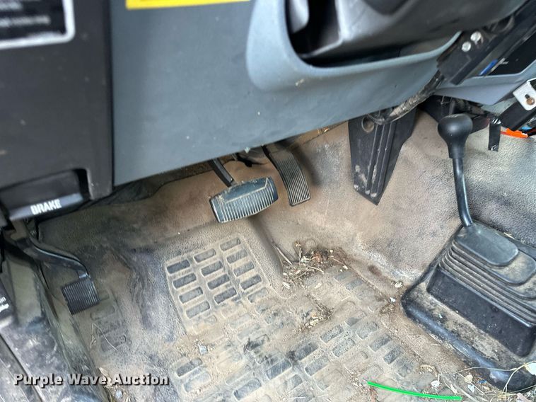 image for item EN2575 2011 Ford  F450 Super Duty XL bucket truck