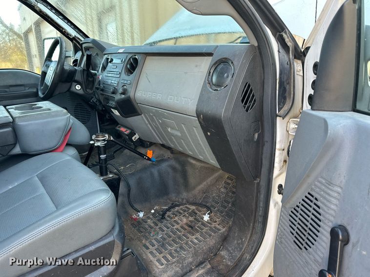 image for item EN2575 2011 Ford  F450 Super Duty XL bucket truck