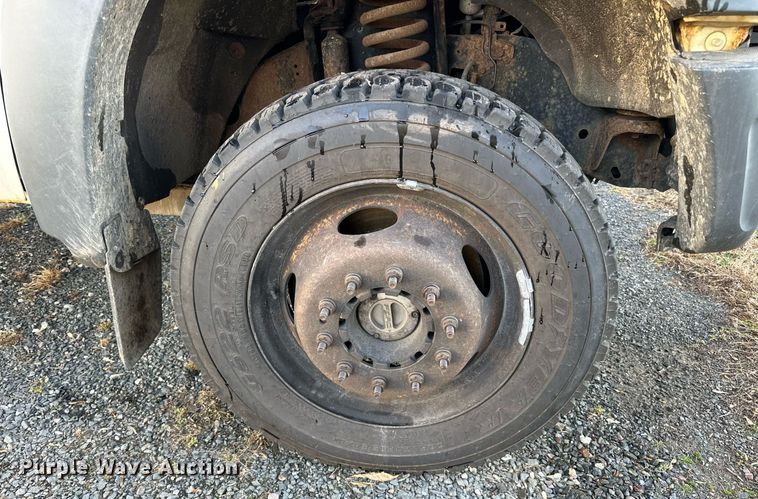 image for item EN2575 2011 Ford  F450 Super Duty XL bucket truck