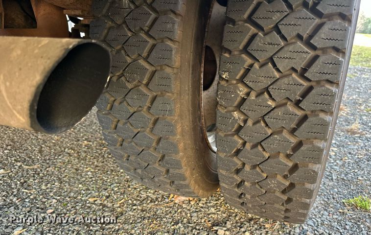 image for item EN2575 2011 Ford  F450 Super Duty XL bucket truck