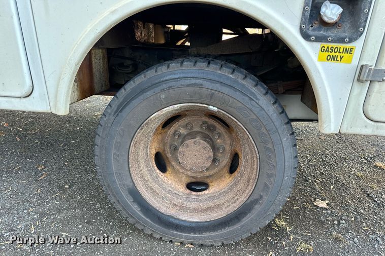 image for item EN2575 2011 Ford  F450 Super Duty XL bucket truck